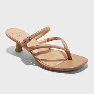 🎉NWT🎉 Tan Strappy Sandals